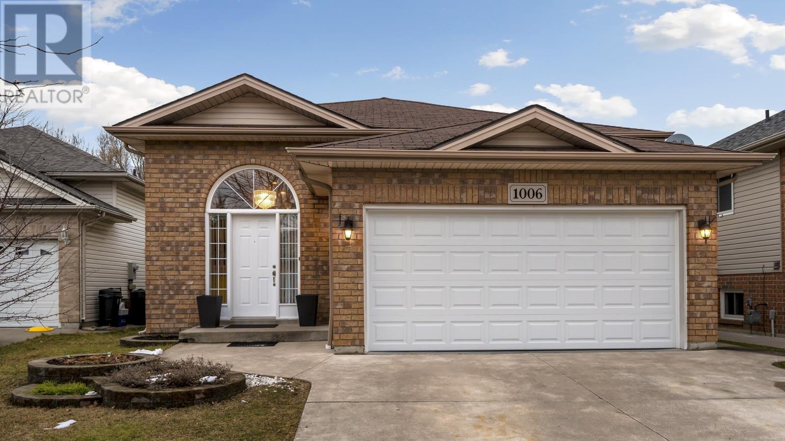 1006 Treverton Cres, Windsor Home For Sale!